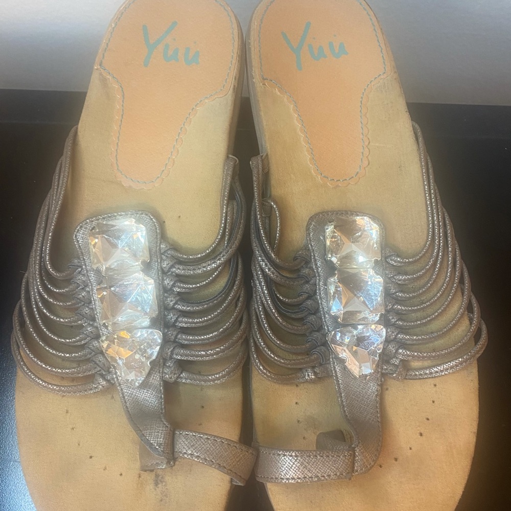Yuu Gemstone Sandals